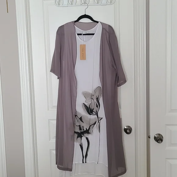 Dress - Picture 1 of 3